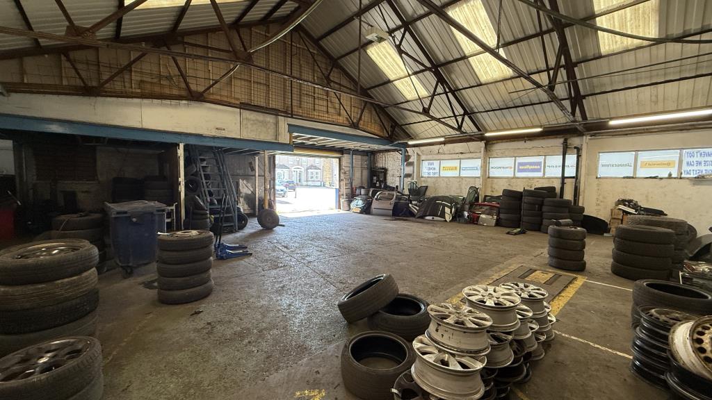 Lot: 57 - FREEHOLD CAR WORKSHOP AND GARAGE - Interior image of workshop from inside building